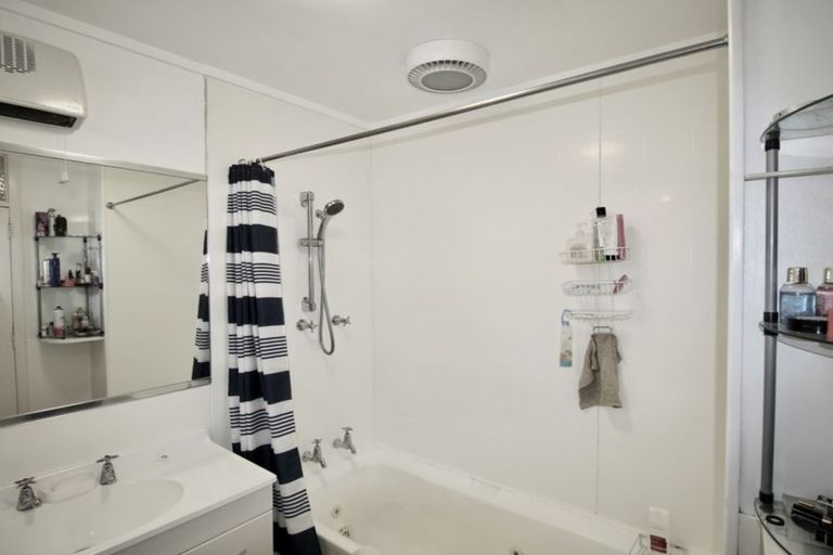 Photo of property in 2 Cambridge Place, Holmes Hill, Oamaru, 9401