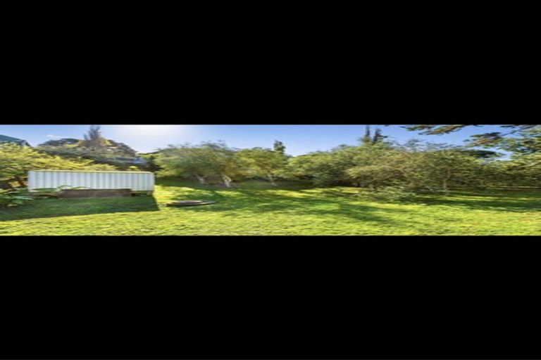 Photo of property in 3 Fernhaven Place, Massey, Auckland, 0614