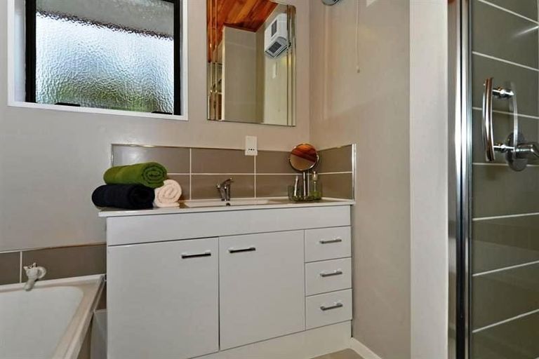 Photo of property in 2/30 Lees Road, Strowan, Christchurch, 8052