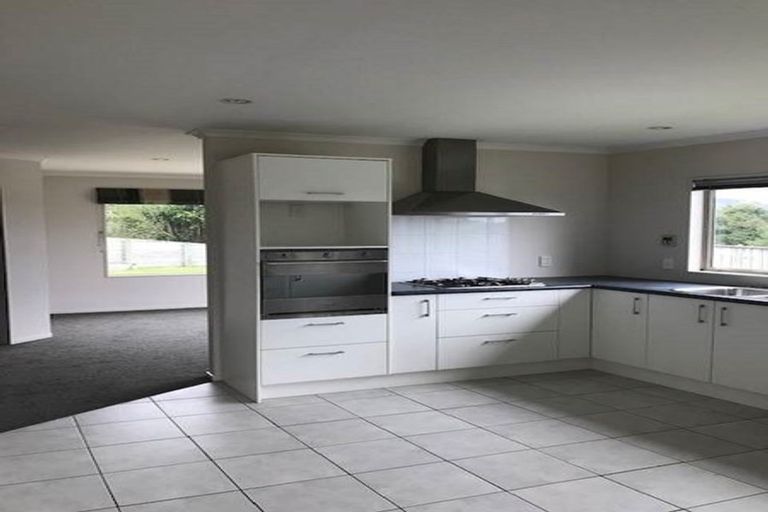 Photo of property in 33 Aspiring Terrace, Aotea, Porirua, 5024