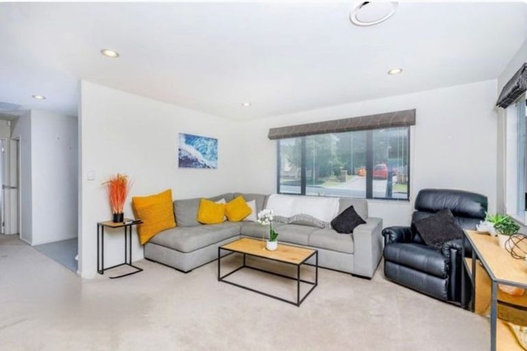 Photo of property in 6 Cityview Place, Massey, Auckland, 0614