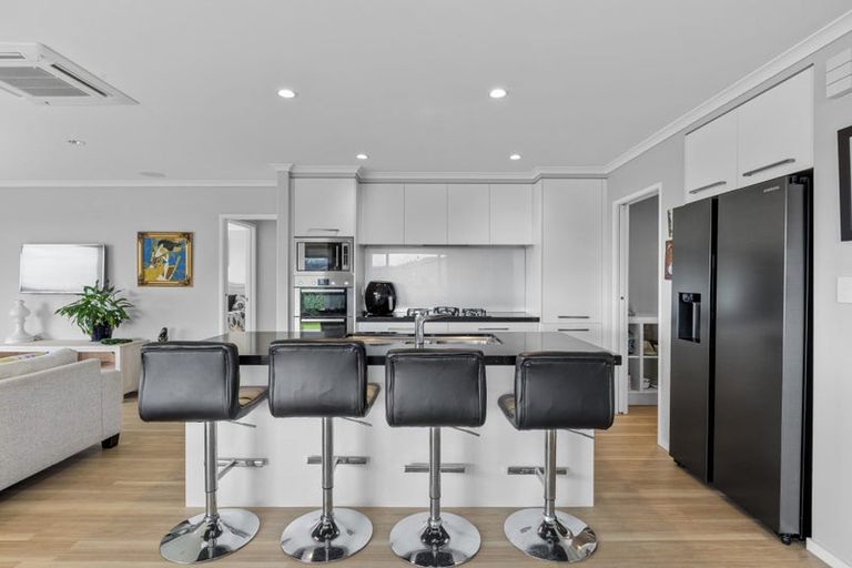 Photo of property in 15 Seaview Crescent, Hatfields Beach, Orewa, 0931