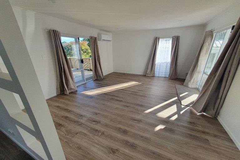 Photo of property in 1/5 Myna Place, Weymouth, Auckland, 2103