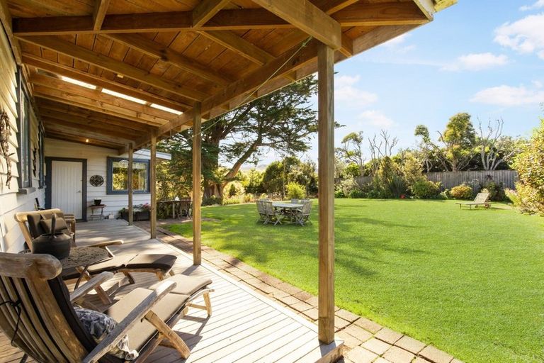 Photo of property in 130 Kimpton Road, Brookby, Manurewa, 2576