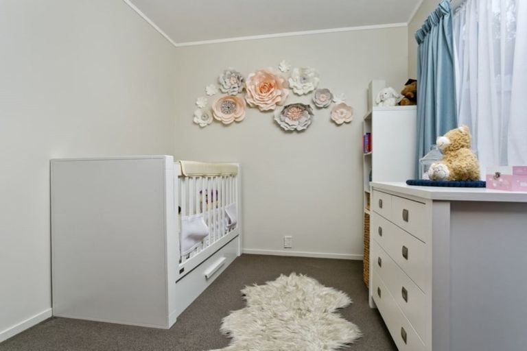 Photo of property in 1/19 Romulus Place, Totara Vale, Auckland, 0629