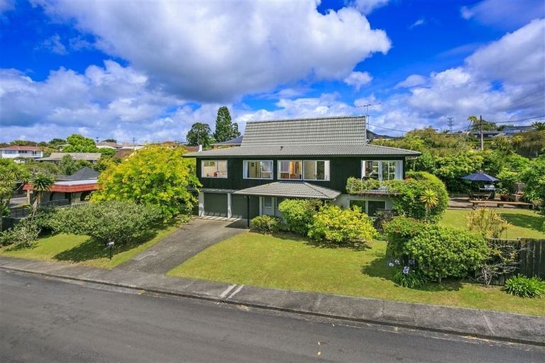Photo of property in 1a Riviera Place, Hauraki, Auckland, 0622