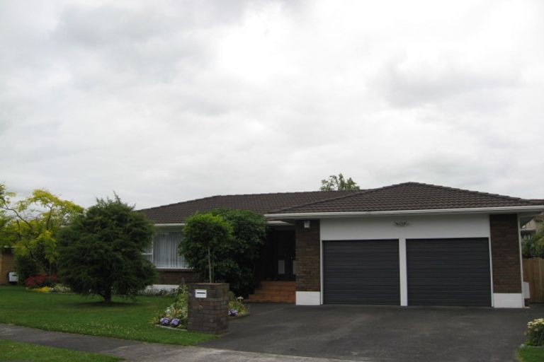 Photo of property in 16 Evanda Crescent, Conifer Grove, Takanini, 2112
