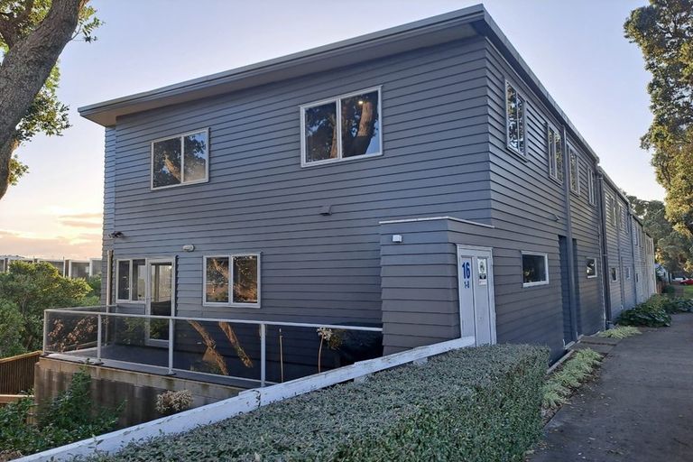 Photo of property in The Strand, 1/16 Ronald Street, Strandon, New Plymouth, 4312