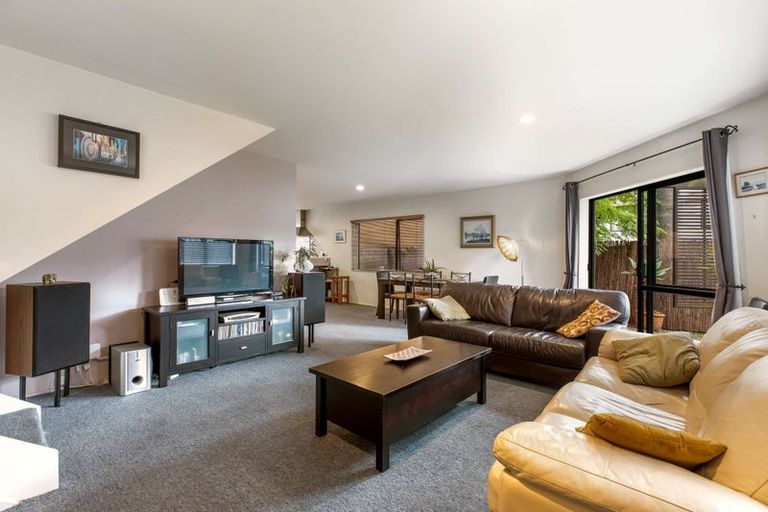 Photo of property in 8/37 Fields Parade, Oteha, Auckland, 0632
