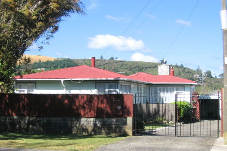 Photo of property in 4 Gillespies Road, Birchville, Upper Hutt, 5018