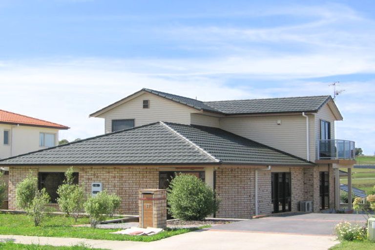 Photo of property in 15 Mackwell Road, Fairview Heights, Auckland, 0632