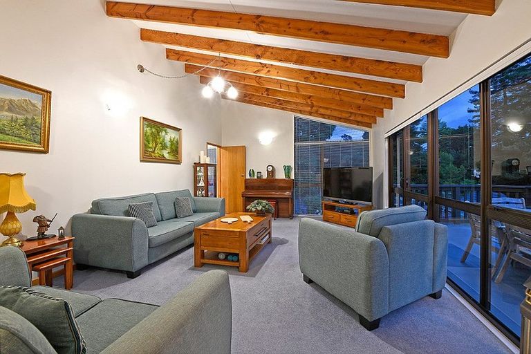 Photo of property in 3 Chichester Drive, Pinehaven, Upper Hutt, 5019