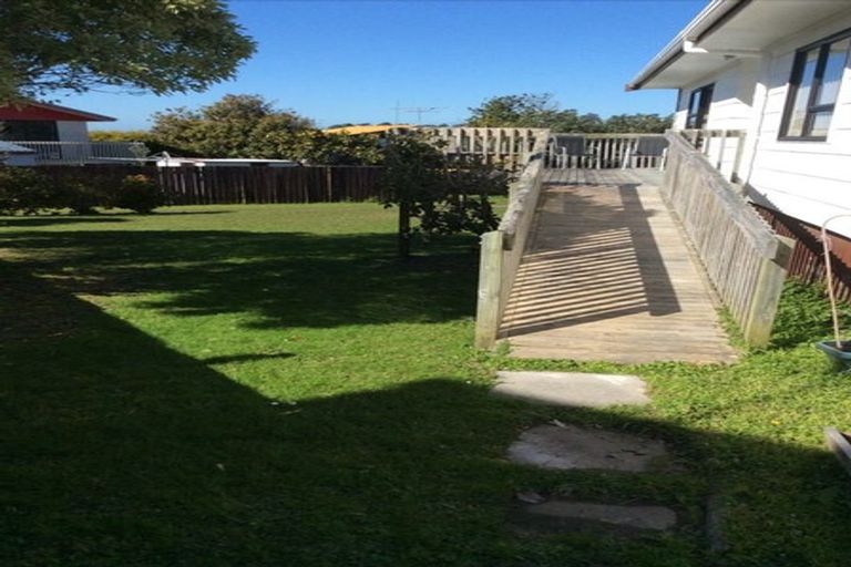 Photo of property in 17 Ngatira Place, Snells Beach, 0920