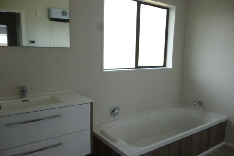 Photo of property in 34 Gemstone Drive, Birchville, Upper Hutt, 5018