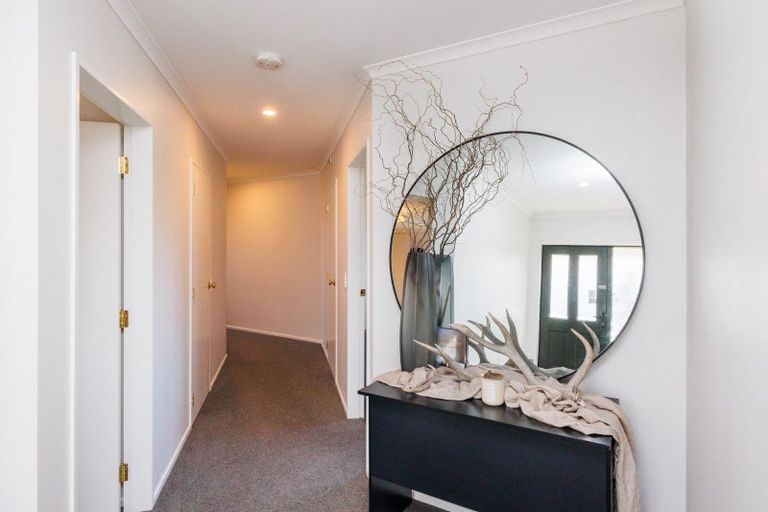 Photo of property in 2 Alpine Grove, Kelvin Grove, Palmerston North, 4414