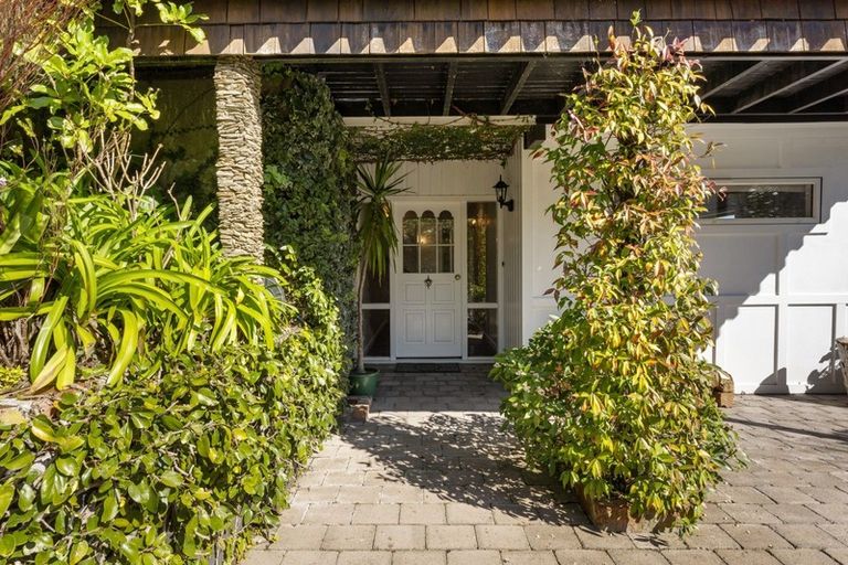 Photo of property in 13 Kenilworth Grove, Silverstream, Upper Hutt, 5019