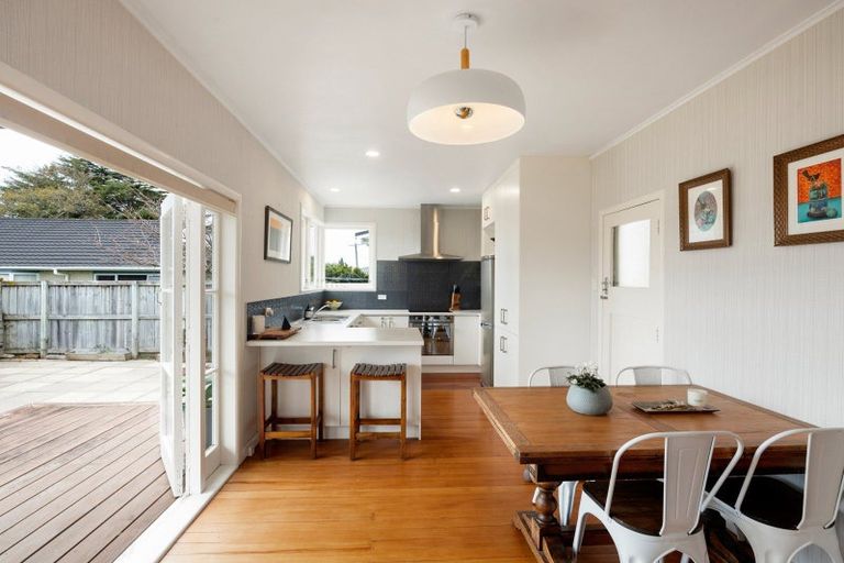 Photo of property in 4 Dover Road, St Andrews, Hamilton, 3200