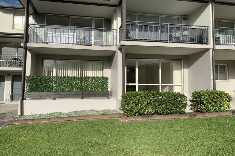 Photo of property in 2/1 Opito Way, East Tamaki, Auckland, 2013