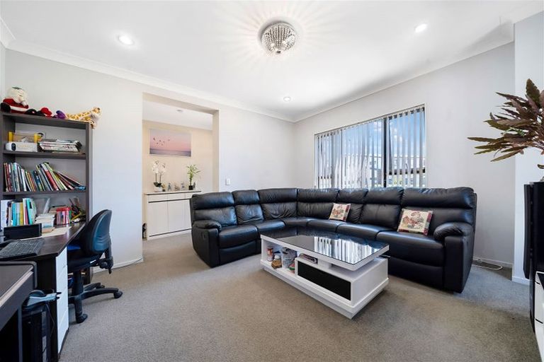 Photo of property in 23 Midhurst Avenue, Henderson, Auckland, 0612