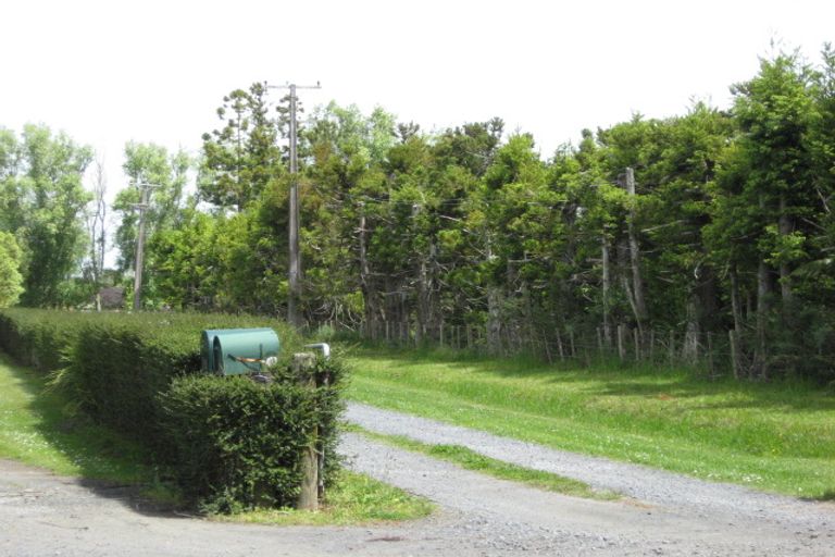 Photo of property in 138 Boord Crescent, Kumeu, 0891