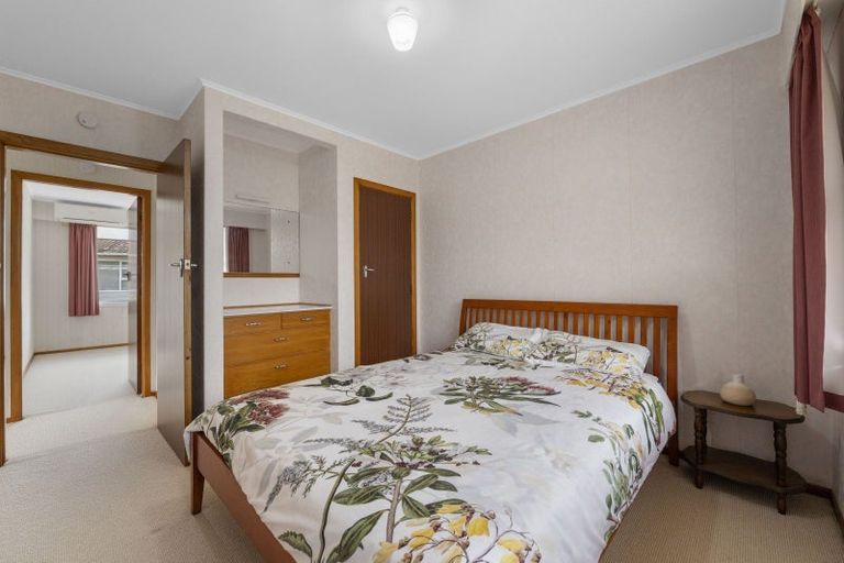 Photo of property in 2/4 Severn Place, Spotswood, New Plymouth, 4310
