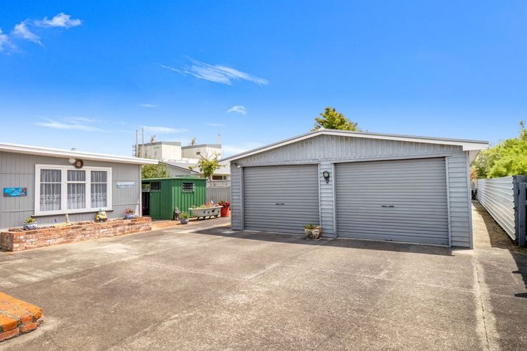 Photo of property in 1 Gunn Street, Gonville, Whanganui, 4501
