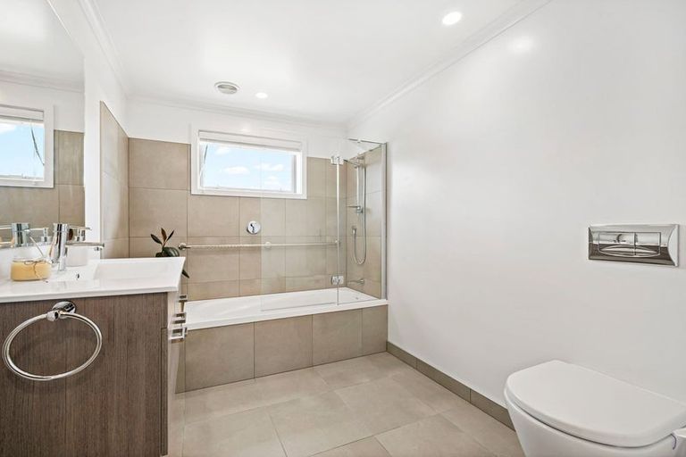 Photo of property in 21 Eric Farley Drive, Kumeu, 0810