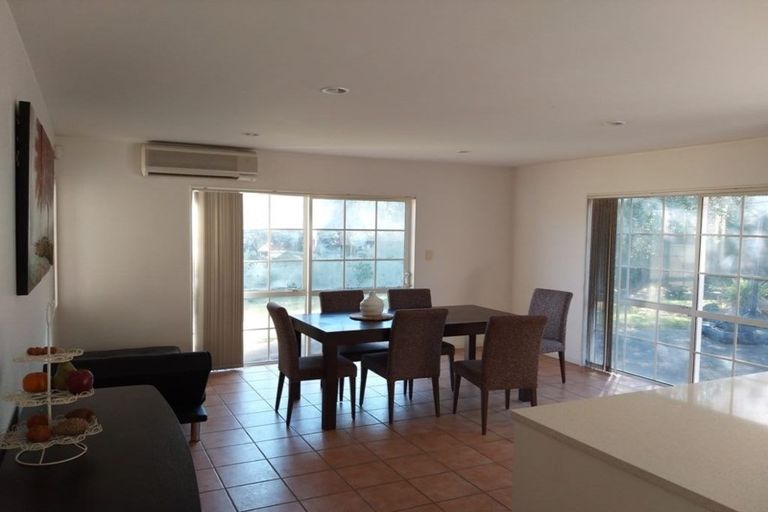 Photo of property in 22 Anaheim Boulevard, Shamrock Park, Auckland, 2016