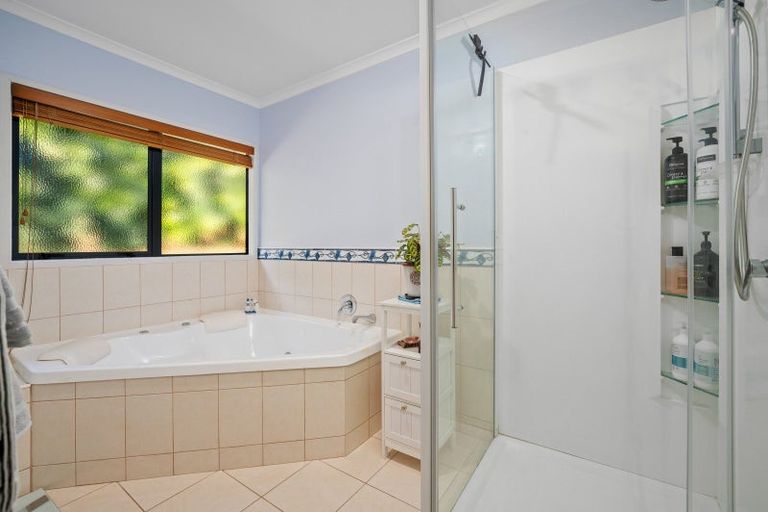 Photo of property in 2 Holcombrooke Lane, Welcome Bay, Tauranga, 3175