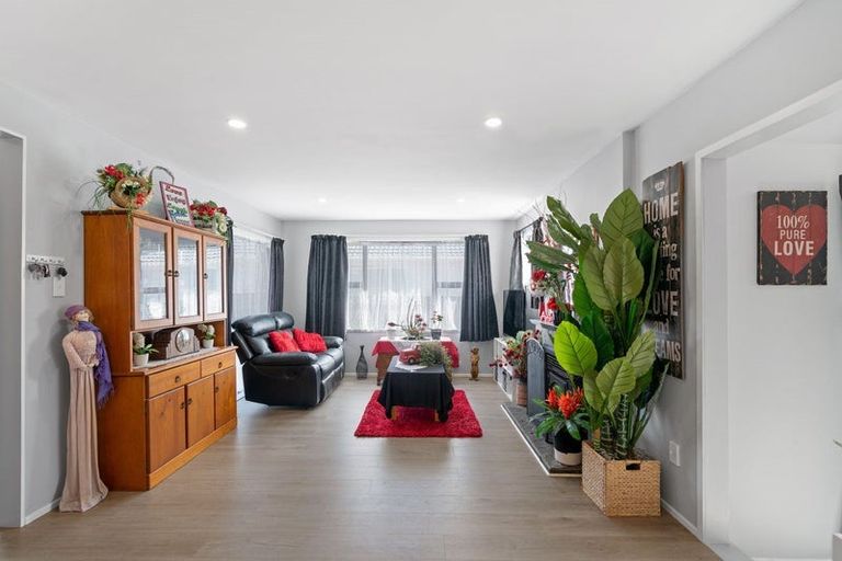 Photo of property in 22 Glenora Place, Hornby, Christchurch, 8042