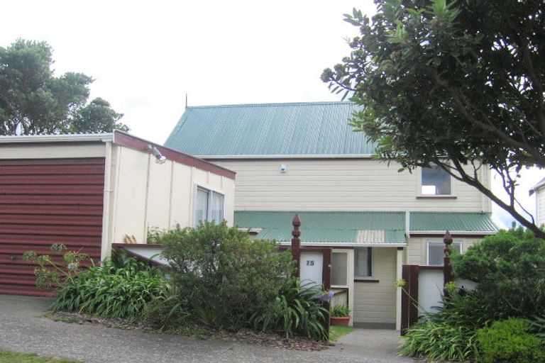Photo of property in 75-77 Kaikoura Street, Maupuia, Wellington, 6022