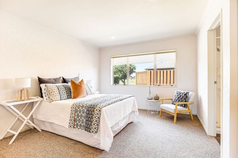 Photo of property in 18b Abergeldie Way, Cambridge, 3434