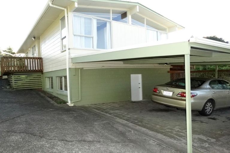Photo of property in 28 Felgrove Street, Glendene, Auckland, 0602