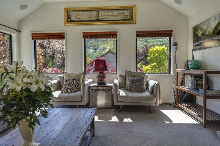 Photo of property in 6 Chartres Lane, Arrowtown, 9302