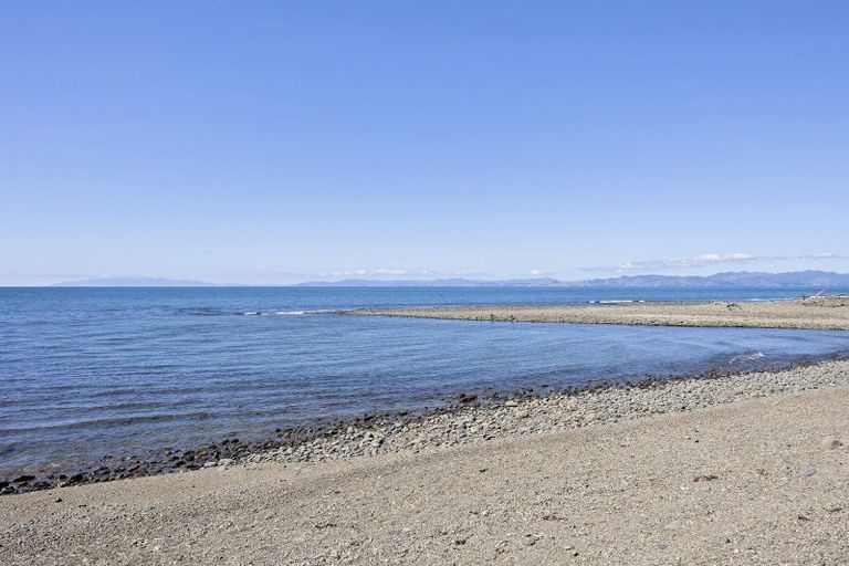 Photo of property in 127 Howard Road, Orere Point, 2585