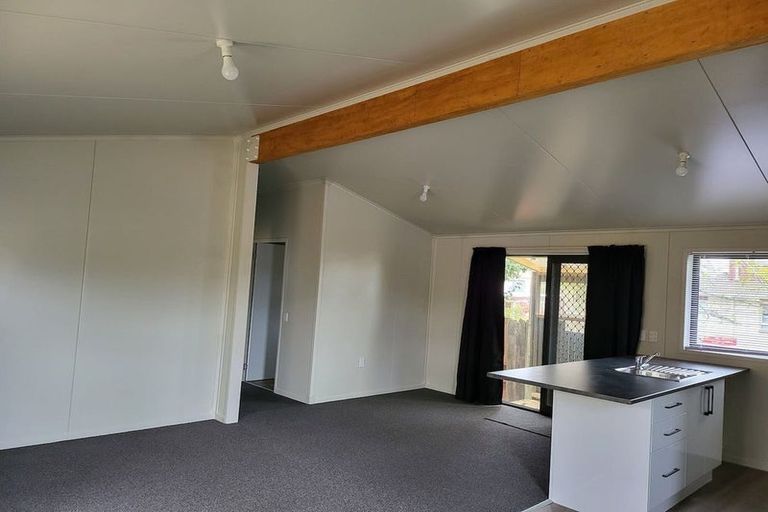 Photo of property in 67 Rhodes Drive, Kelvin Grove, Palmerston North, 4414