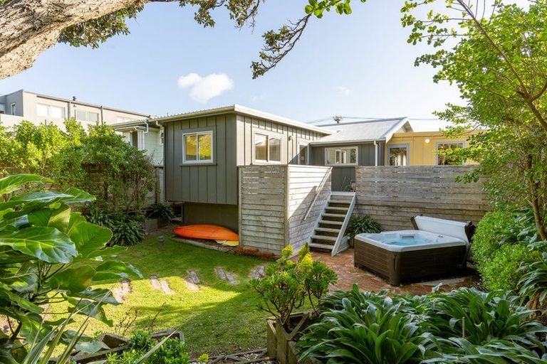 Photo of property in 121 The Parade, Paekakariki, 5034