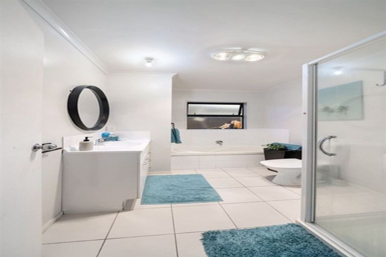 Photo of property in 45 Nicholas Gibbons Drive, Clendon Park, Auckland, 2103