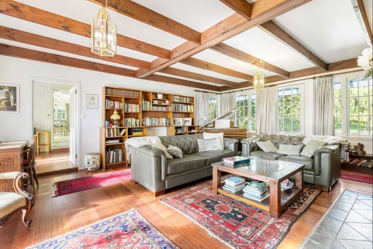 Photo of property in 98 Hanham Road, Kumeu, 0891