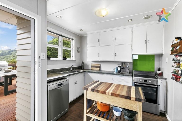 Photo of property in 17 Kingsley Street, Stokes Valley, Lower Hutt, 5019