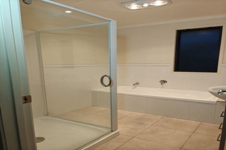 Photo of property in 36 Greenbough Lane, Greenhithe, Auckland, 0632