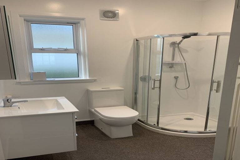 Photo of property in 200 Queens Drive, Lyall Bay, Wellington, 6022