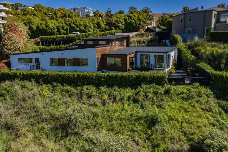 Photo of property in 17 Drayton Drive, Mount Pleasant, Christchurch, 8081