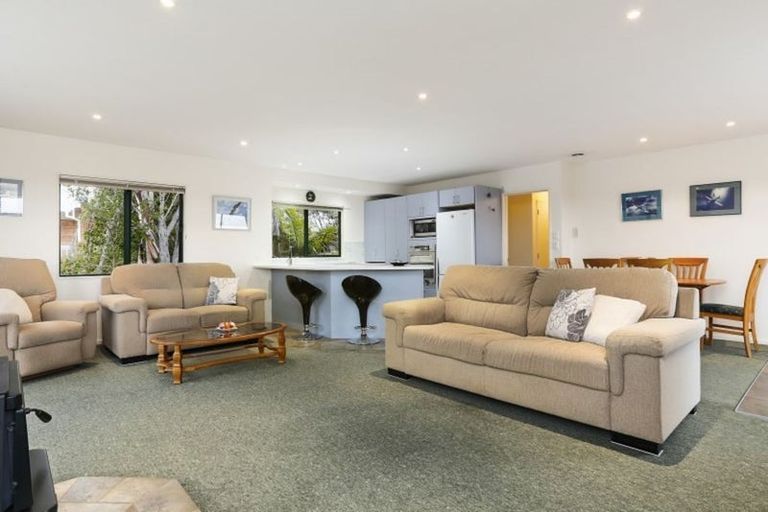 Photo of property in 6 Charlotte Street, Stanmore Bay, Whangaparaoa, 0932