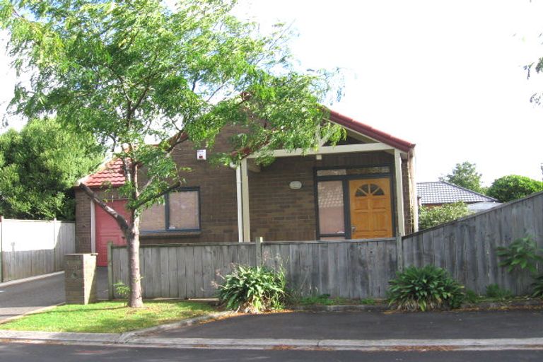 Photo of property in 10 Glenarden Way, Ranui, Auckland, 0612