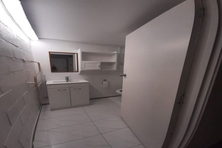 Photo of property in 1 Lynn Road, Bayview, Auckland, 0629