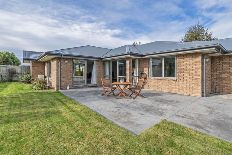 Photo of property in 16 Stanwood Grove, Darfield, 7510