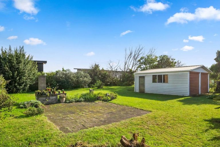 Photo of property in 19 Mahoe Street, Otaki Beach, Otaki, 5512