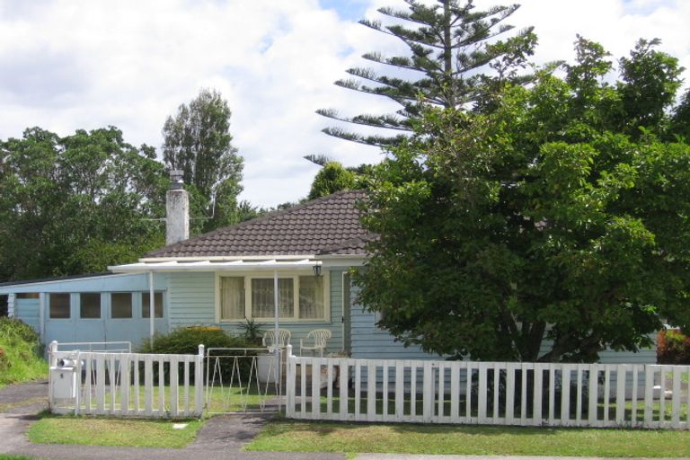 Photo of property in 6 Gazelle Avenue, Beach Haven, Auckland, 0626