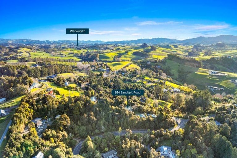 Photo of property in 934 Sandspit Road, Sandspit, Warkworth, 0982